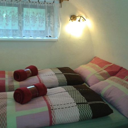 Zemianska Kuria Vachtar Hotel Kralova Lehota Room photo