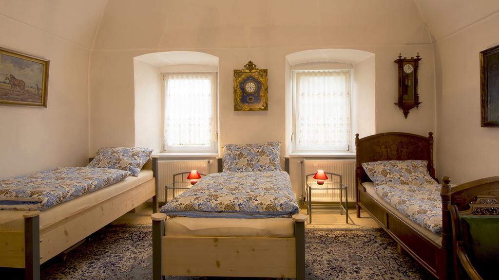 Zemianska Kuria Vachtar Hotel Kralova Lehota Room photo