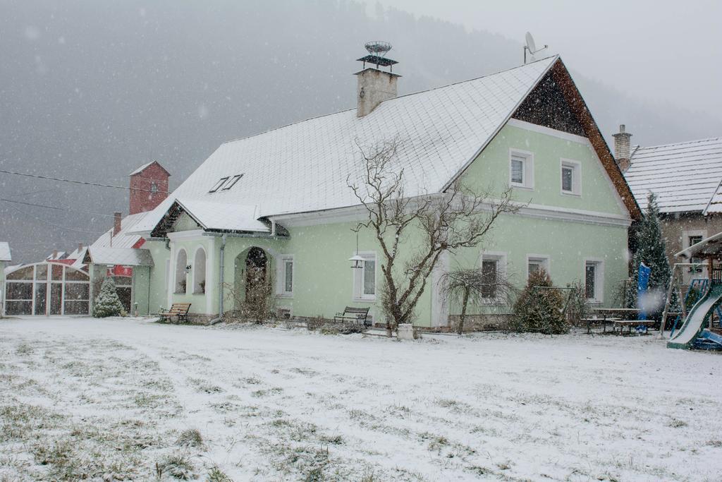 Zemianska Kuria Vachtar Hotel Kralova Lehota Exterior photo